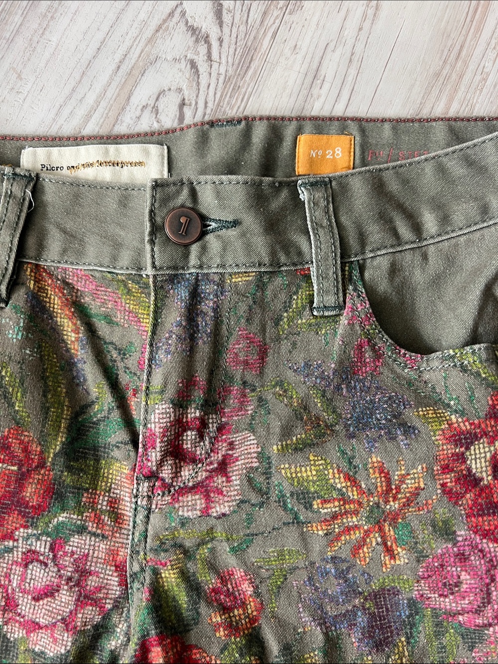 Anthropologie Pilcro Letterpress Green Floral Jeans NWOT Sz 28 - Picture 2 of 5
